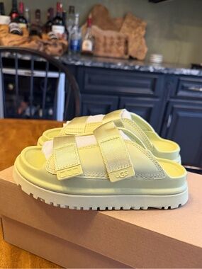 UGG Unisex Goldenglow Slid